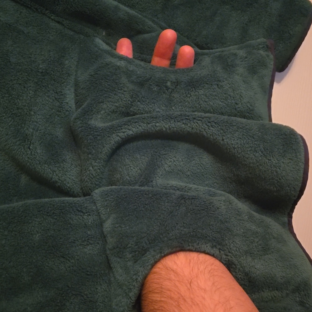 Fleece - Picture 6 of 6